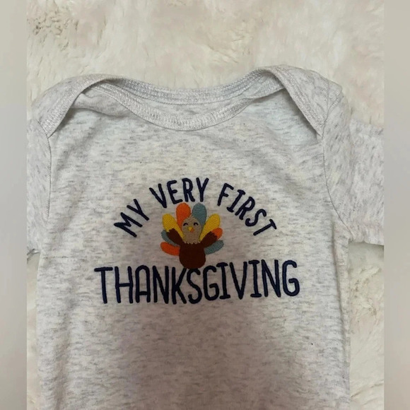 My Very First Thanksgiving Carters 6-9 months unisex onesie & cutest pumpkin - Picture 3 of 11